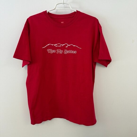 Hanes Other - Hanes Red Crew Neck Short Sleeve "Kiss My Buttes" T-Shirt